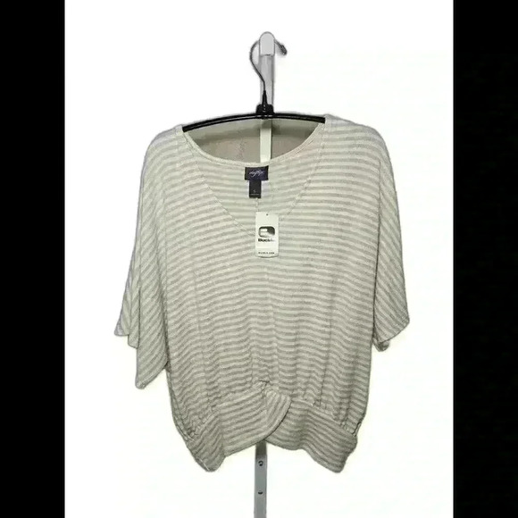 Chic Striped V-Neck Short Sleeve Top - Picture 1 of 4